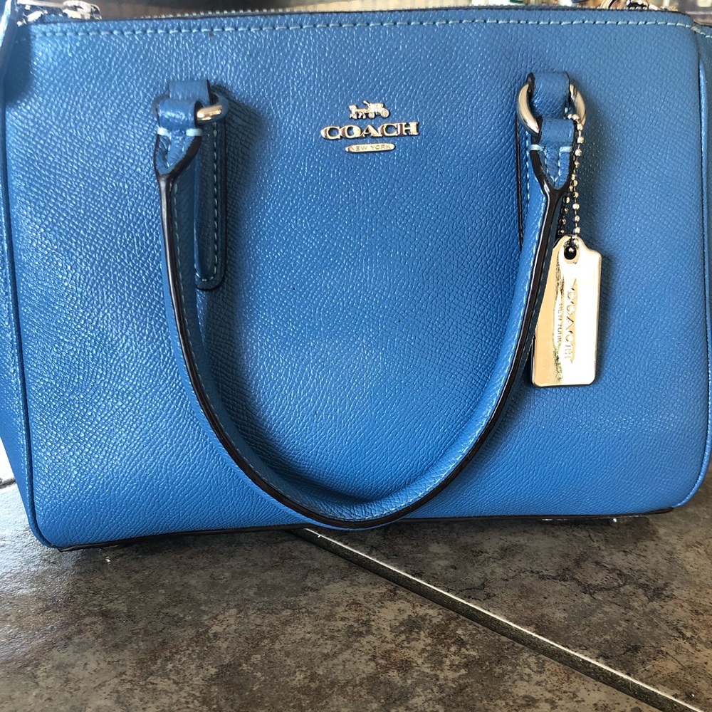 Coach purse, with strap and handles